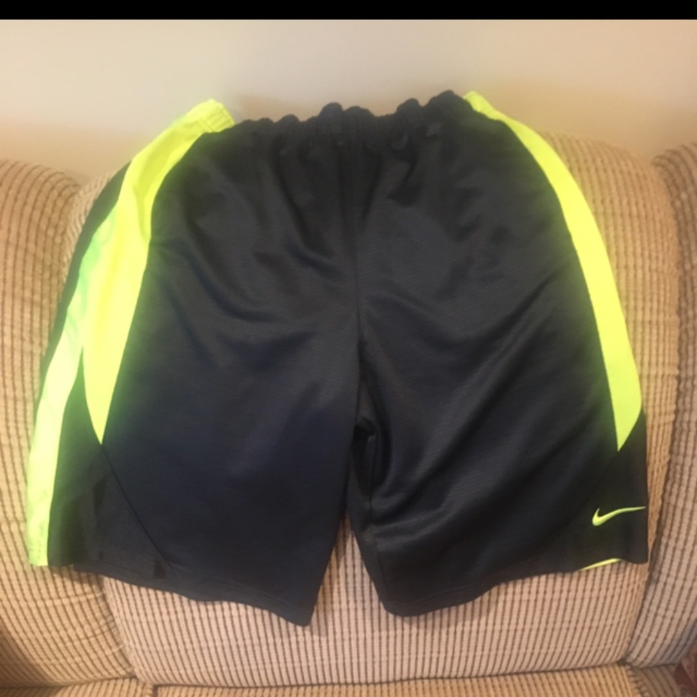 Nike Shorts Large (Dark Grey/Black/Volt Neon)